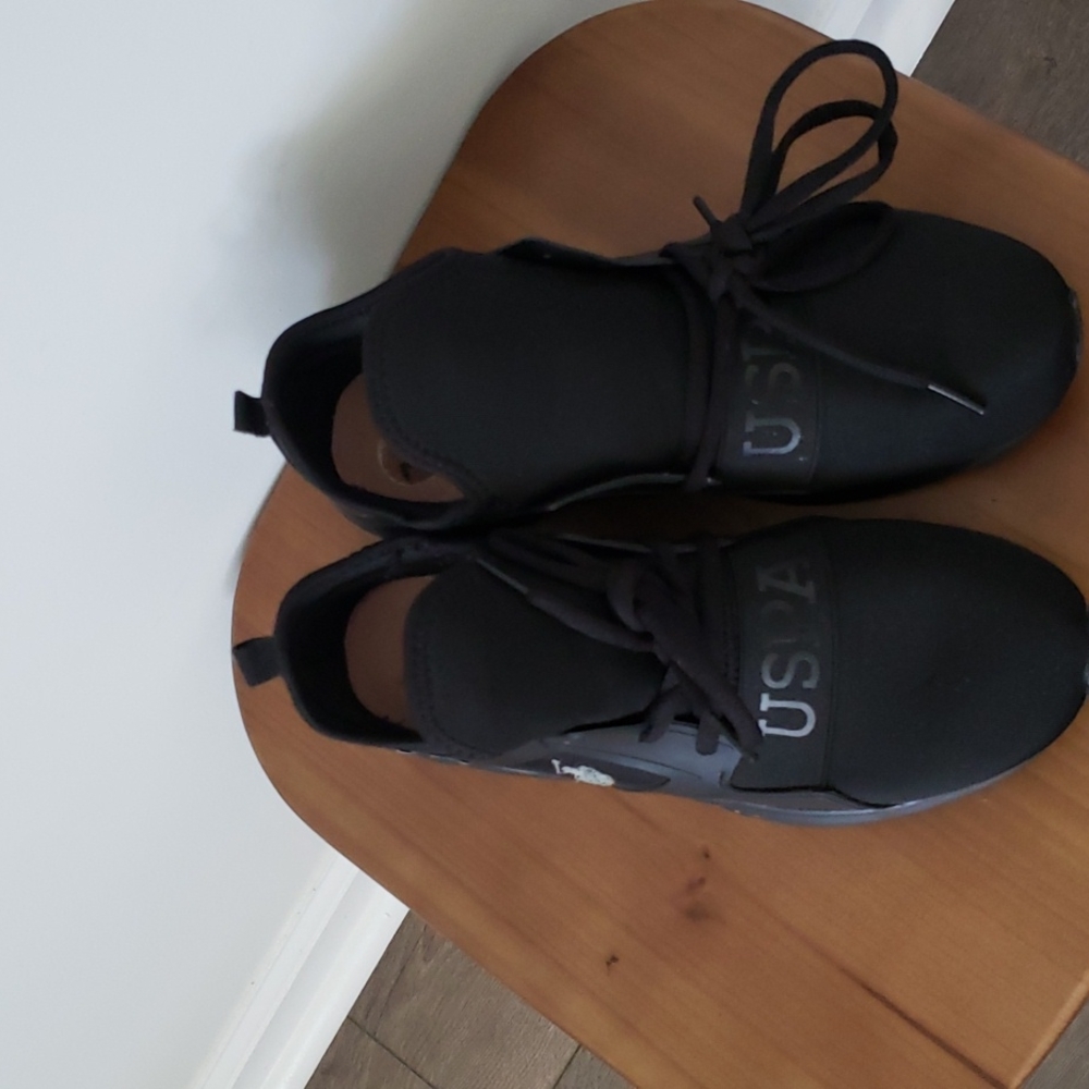 Women - Picture 3 of 3